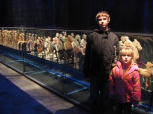 rijen kleine beelden